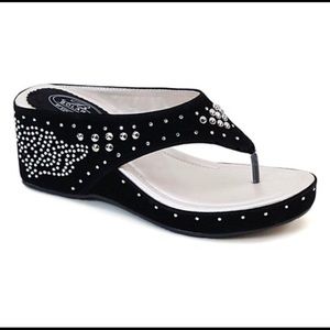 💜EUC-Black Studded Wedge Sandals💜